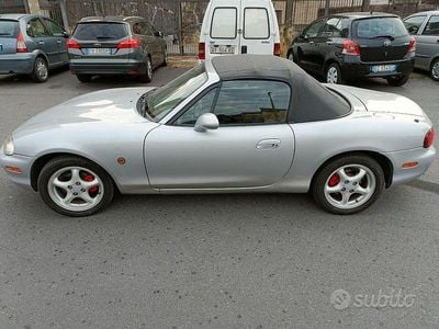 Usata Mazda MX5 110 CV (80 kW) 1999 Grigio Cabrio
