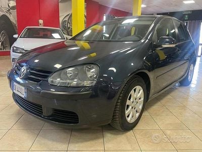 Usata VW Golf IV Sportline 116 CV (85 kW) 2004 Blu Berlina