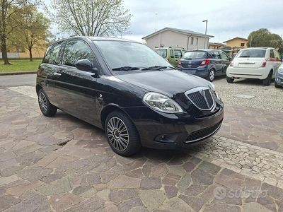 Usata Lancia Ypsilon Gold 69 CV (50 kW) 2012 Nero Utilitaria