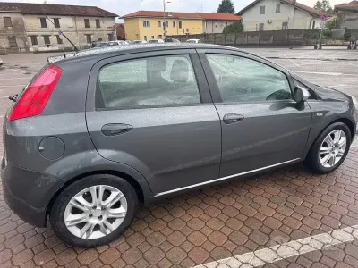 Usata Fiat Grande Punto 77 CV (56 kW) 2009 Grigio Utilitaria