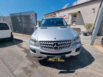Usata Mercedes ML320 224 CV (164 kW) 2006 Grigio SUV