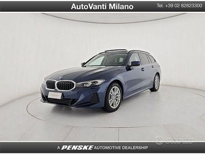 Usata BMW 330e Comfort Edition 292 CV (214 kW) 2023 Blu/azzurro Station wagon