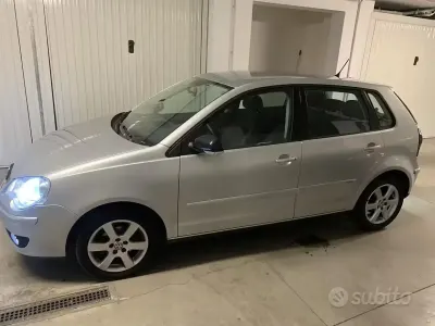 Usata VW Polo 64 CV (47 kW) 2005 Grigio Utilitaria