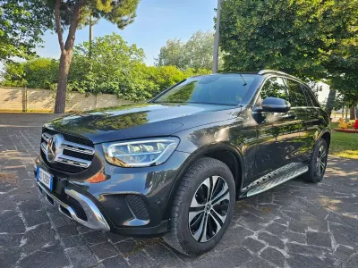 Usata Mercedes GLC300 Business 211 CV (155 kW) 2020 Nero SUV