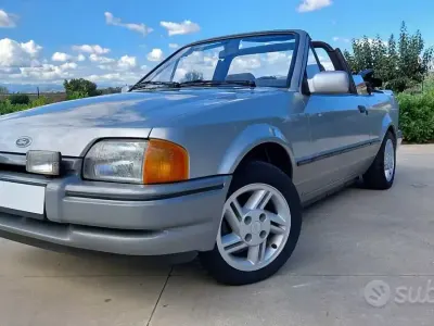 Usata Ford Escort Cabriolet 102 CV (75 kW) 1988 Grigio Cabrio
