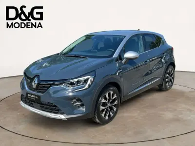 Usata Renault Captur Techno 143 CV (105 kW) 2023 Grigio SUV