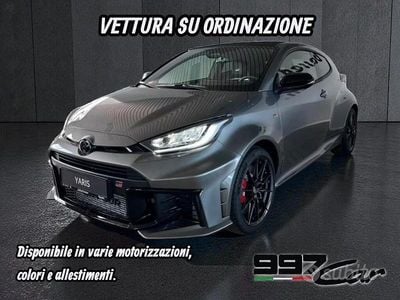Usata Toyota Yaris 280 CV (205 kW) 2024 Grigio Utilitaria