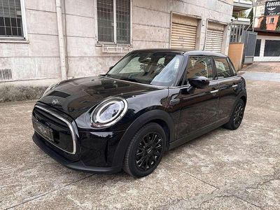 Begagnad Mini ONE Essential 102 HK (75 kW) 2022 Svart Halvkombi