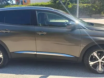 Usata Peugeot 3008 131 CV (96 kW) 2019 Verde SUV