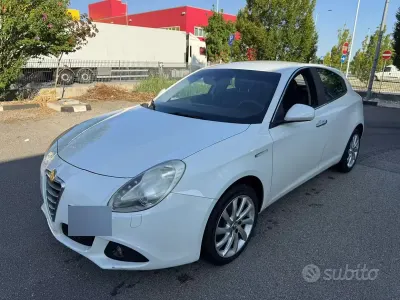 Usata Alfa Romeo Giulietta Exclusive 170 CV (125 kW) 2012 Bianco Utilitaria