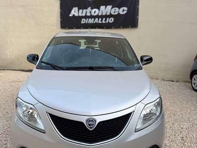 Usata Lancia Ypsilon Silver 95 CV (69 kW) 2017 Argento Utilitaria