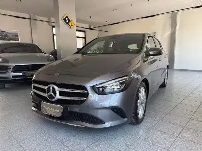Usata Mercedes B180 117 CV (86 kW) 2020 Grigio Monovolume
