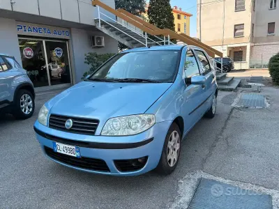 Usata Fiat Punto 60 CV (44 kW) 2004 Bluazzurro Utilitaria