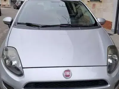 Usata Fiat Punto Easy 69 CV (50 kW) 2014 Grigio Utilitaria
