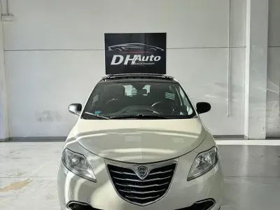 Usado Lancia Ypsilon S 95 HP (69 kW) 2013 Branco Citadino