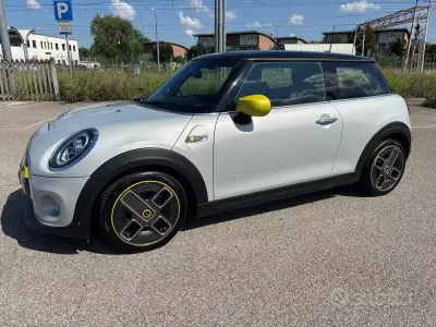 Usata Mini Cooper SE 75 kW (102 CV) 2020 Grigio Utilitaria