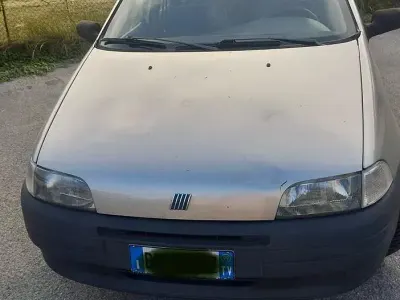 Usata Fiat Punto 57 CV (41 kW) 1999 Grigio Berlina