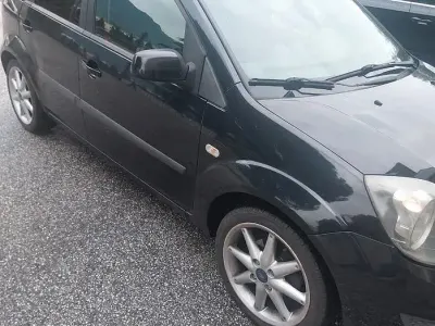 Usata Ford Fiesta 75 CV (55 kW) 2007 Utilitaria