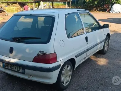 Usata Peugeot 106 57 CV (41 kW) 2001 Bianco Utilitaria