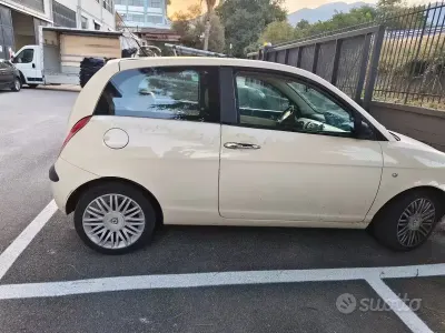 Usata Lancia Ypsilon 80 CV (58 kW) 2004 Marrone Utilitaria
