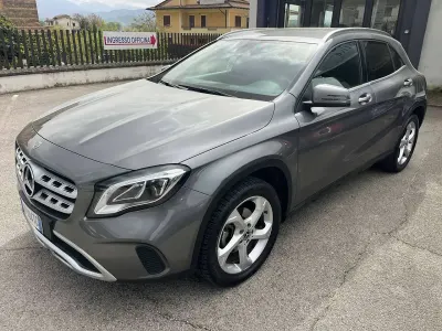 Usata Mercedes GLA180 Business 109 CV (80 kW) 2018 Grigio SUV