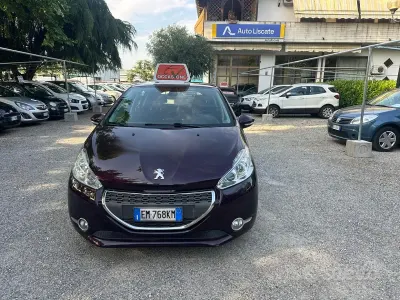 Usata Peugeot 208 Allure 92 CV (67 kW) 2012 Viola Utilitaria