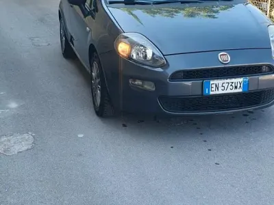 Usata Fiat Punto Lounge 95 CV (69 kW) 2012 Grigio Utilitaria