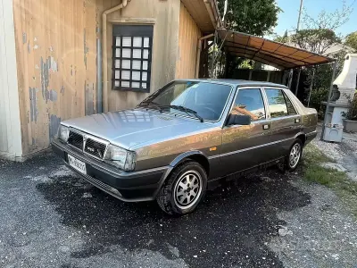 Usata Lancia Prisma 116 CV (85 kW) 1987 Grigio Berlina