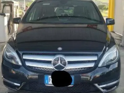 Usata Mercedes B180 Premium 109 CV (80 kW) 2014 Nero Utilitaria