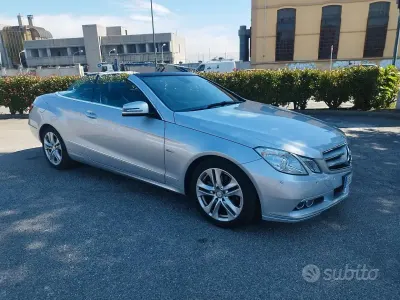 Usata Mercedes E220 Avantgarde 170 CV (125 kW) 2010 Grigio Cabrio