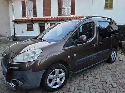 Begagnad Peugeot Partner Tepee 92 HK (67 kW) 2014 Brun Minibuss