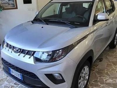 Usata Mahindra KUV100 87 CV (63 kW) 2018 Grigio SUV