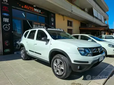 Usata Dacia Duster Lauréate 114 CV (83 kW) 2016 Bianco SUV