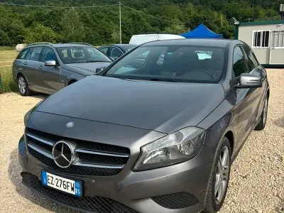 Usata Mercedes A180 109 CV (80 kW) 2015 Grigio Utilitaria