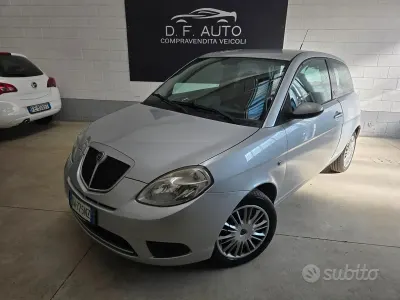 Begagnad Lancia Ypsilon 60 HK (44 kW) 2009 Grå Halvkombi