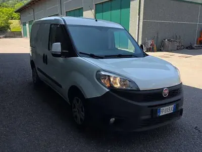 Usata Fiat Doblò 90 CV (66 kW) 2016 Bianco Monovolume