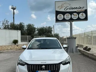 Usata Peugeot 208 Allure 102 CV (75 kW) 2020 Bianco Utilitaria