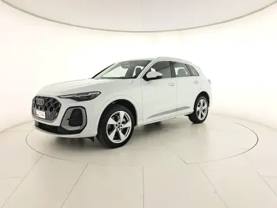 Nuova Audi Q5 S-Line 204 CV (150 kW) 2025 Bianco ghiacciaio metallizzato SUV