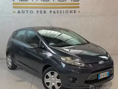 Usata Ford Fiesta 82 CV (60 kW) 2009 Grigio Berlina