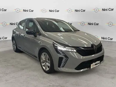 Usata Renault Clio Evolution 101 CV (74 kW) 2023 Grigio Utilitaria
