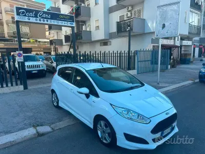 Usata Ford Fiesta ST-Line 75 CV (55 kW) 2017 Bianco Utilitaria