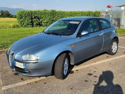 Usata Alfa Romeo 2000 Distinctive 116 CV (85 kW) 2003 Blu/azzurro Berlina