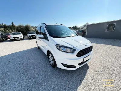 Usata Ford Tourneo Courier 75 CV (55 kW) 2017 Bianco Monovolume