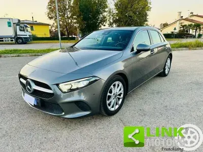 Usata Mercedes A180 116 CV (85 kW) 2019 Grigio Berlina