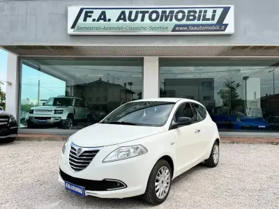 Usata Lancia Ypsilon Gold 69 CV (50 kW) 2015 Bianco Utilitaria