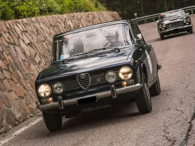 Usata Alfa Romeo 1750 114 CV (83 kW) 1970 Blu/azzurro Berlina