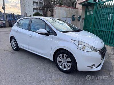 Gebraucht Peugeot 208 Access 82 PS (60 kW) 2014 Weiß Kleinwagen