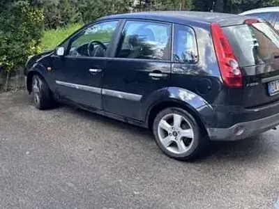 Usata Ford Fiesta Titanium 68 CV (50 kW) 2006 Nero Utilitaria