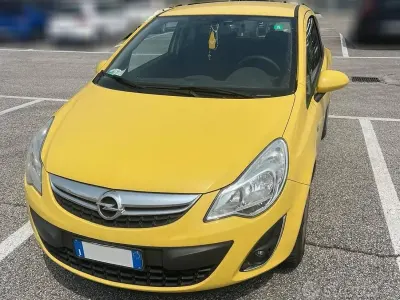 Usata Opel Corsa 85 CV (62 kW) 2013 Giallo Utilitaria