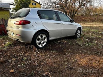 Second-hand Alfa Romeo 147 120 CP (88 kW) 2006 Gri Hatchback